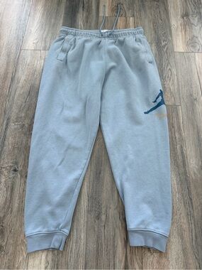 Jordan Essentials Men's Fleece Baseline Trousers in the Blue size XL with stains